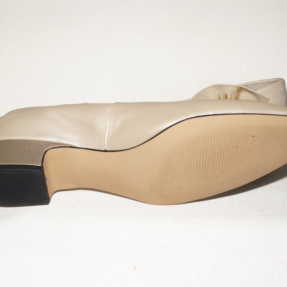 Ros Hommerson Cream Low Heel Leather Pumps (Size 7) - Picture 4 of 6